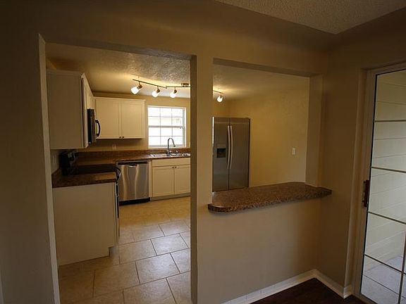 5th image of 913 Edmund Ave