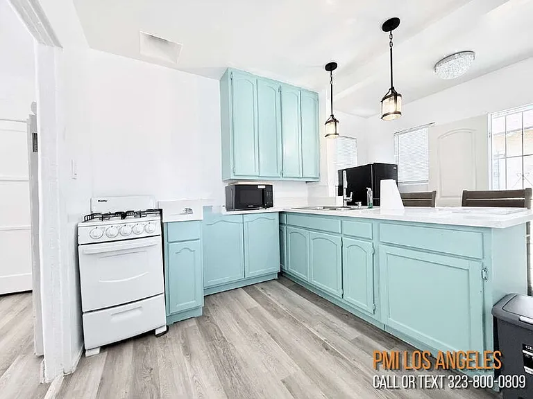 6914 1/2 S Main St — Photo 11