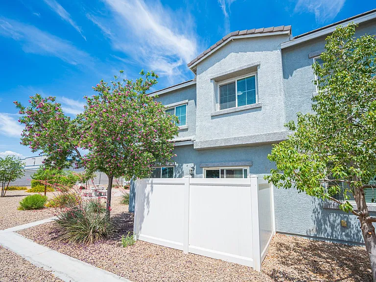 2715 Amazing Meadows Ave — Photo 3