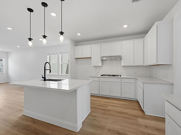 4th image of 1112 Beautyberry Ln