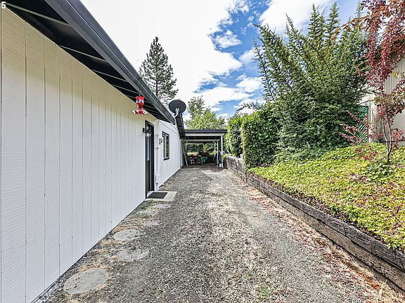 5th image of 144 Peppertree Ct