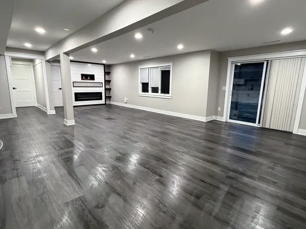 3021 Deep Woods Ct #1, Des Moines, IA 50320