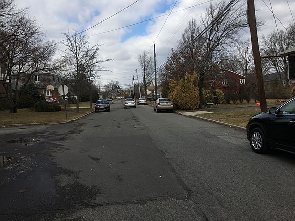 4th image of 376 Longacre Ave