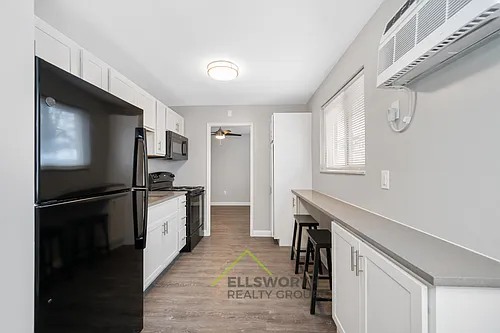 2216 Lawn Ave Photo 1