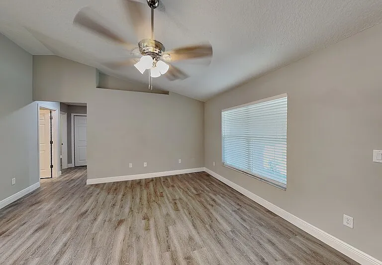 7961 N Primrose Dr — Photo 5