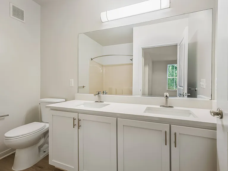 River House Apartments — Photo 13