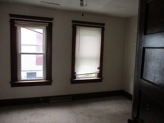 5th image of 719 Lynn St