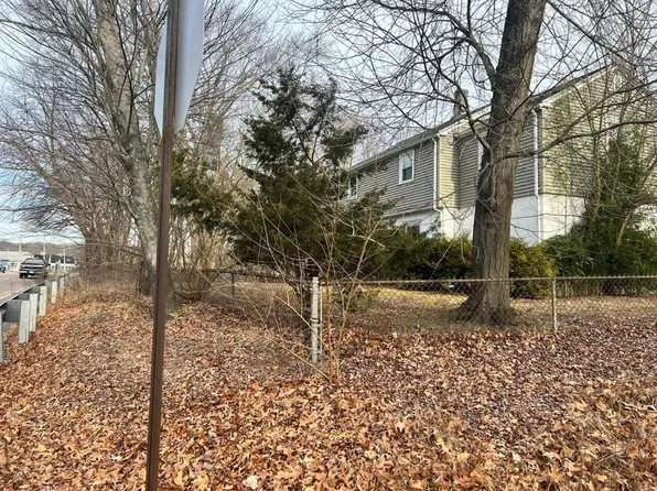 856 Newport Ave, Attleboro, MA 02703