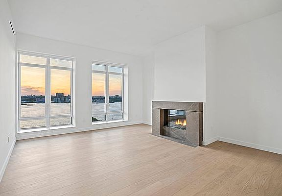 4th image of 555 W 22nd St #22AW