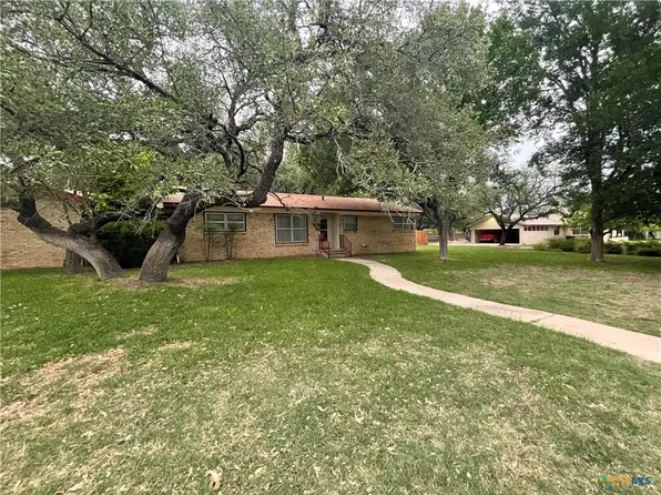 1405 W North Ave, Lampasas, TX 76550