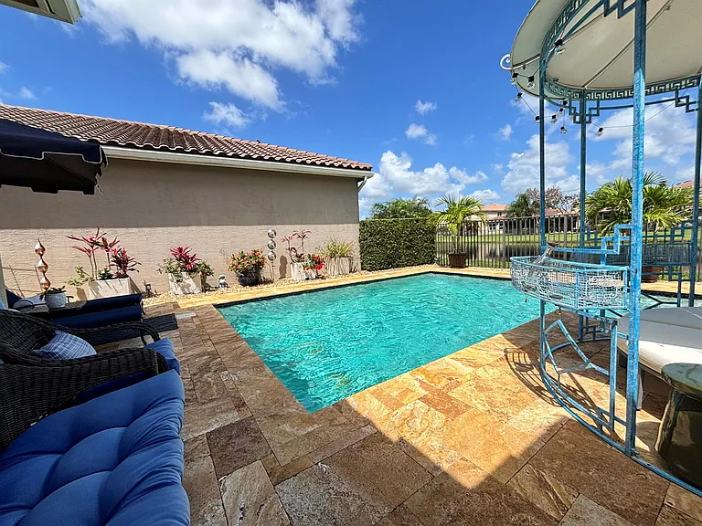 8219 Calabria Lakes Dr — Photo 96