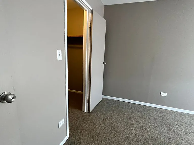 111 Pickwick Dr — Photo 9