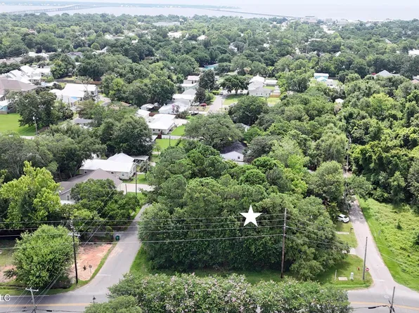 Demontluzin Ave, Bay Saint Louis, MS 39520