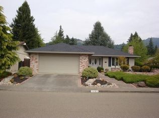 7095 Oak Leaf Dr, Santa Rosa, CA 95409