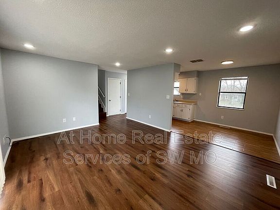 3rd image of 4355 S Glenn Ave APT A