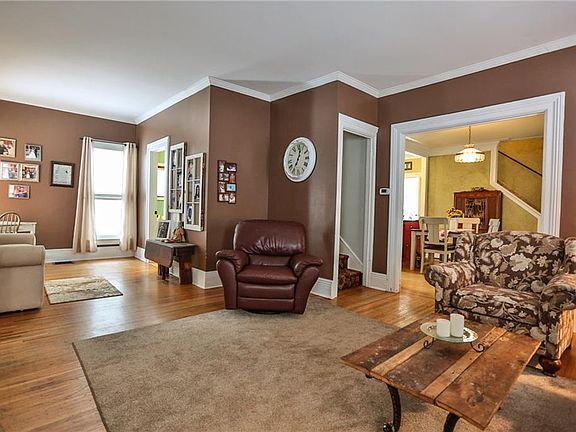 4th image of 44 Holley St