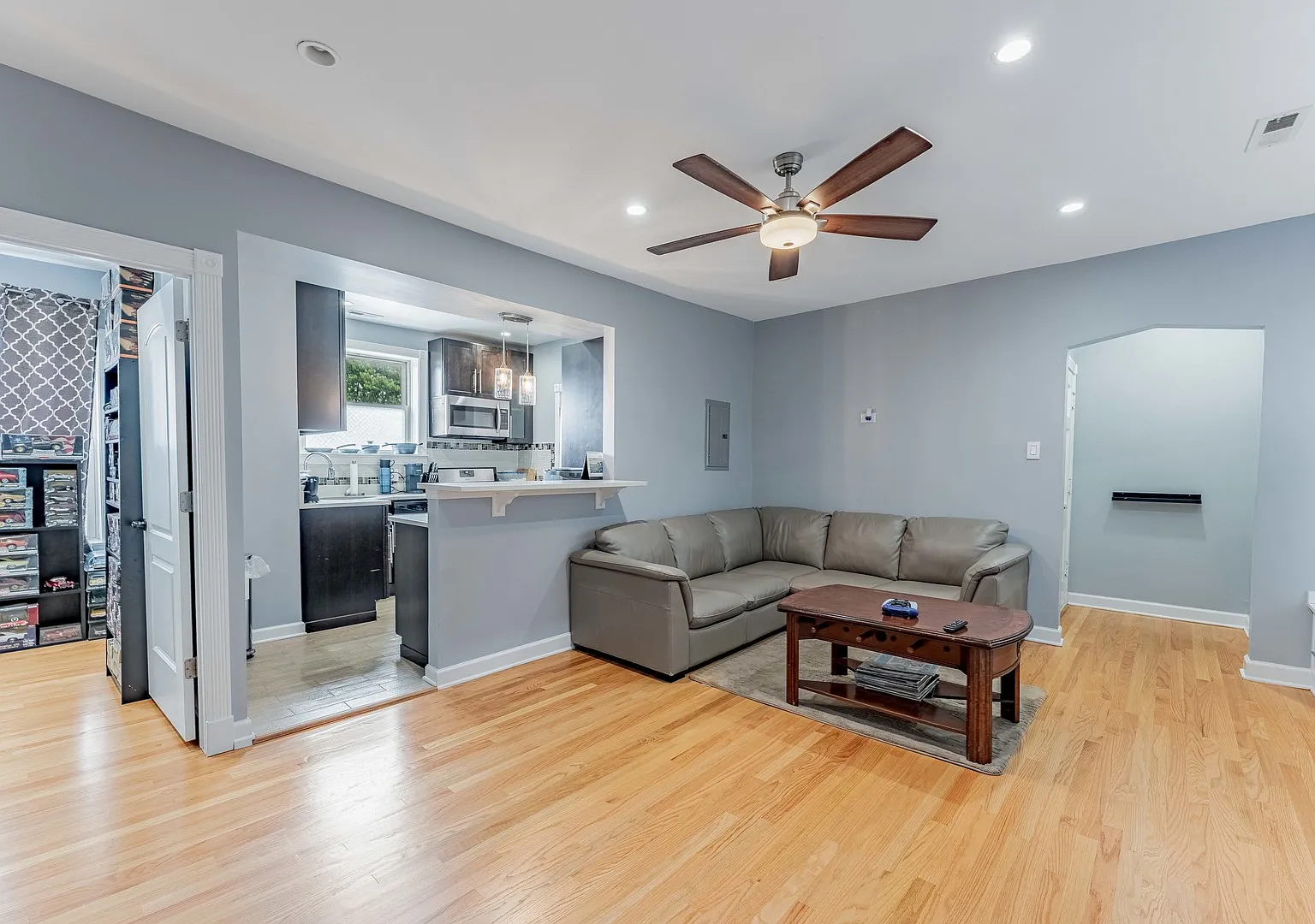 2 bed, 1100 sqft, $2,000 — Photo 3