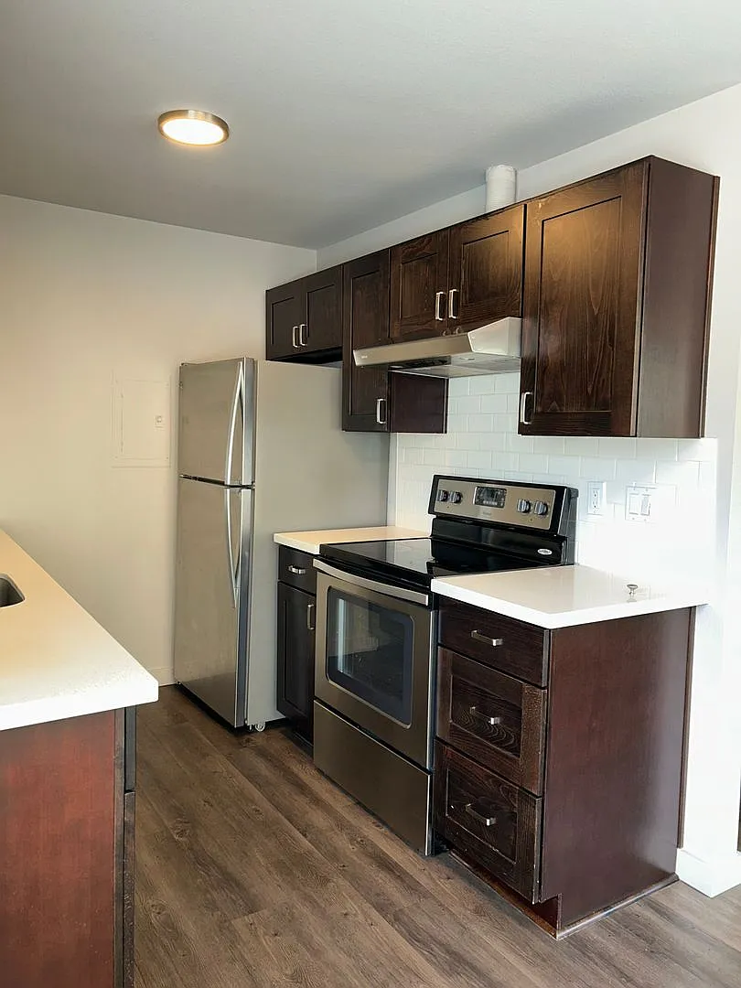 5900 SW Admiral Way — Photo 2