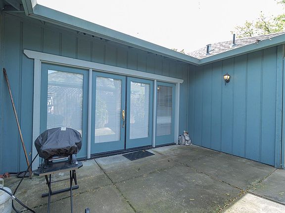 5th image of 758-760 W Spain St