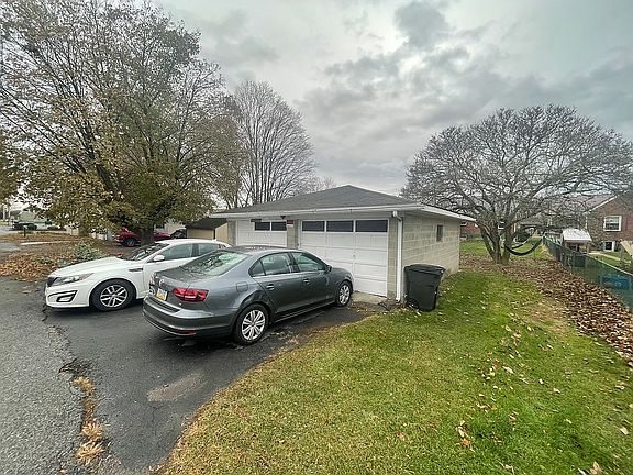2 door garage with parking