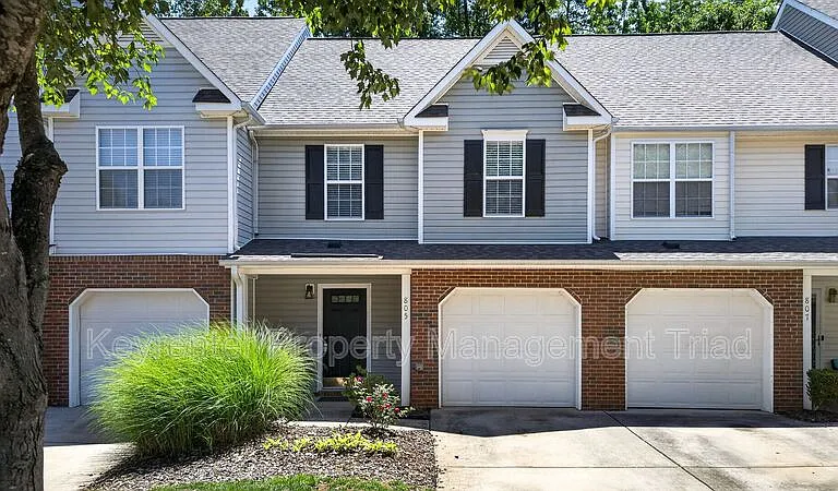 805 Creek Crossing Trl — Photo 1