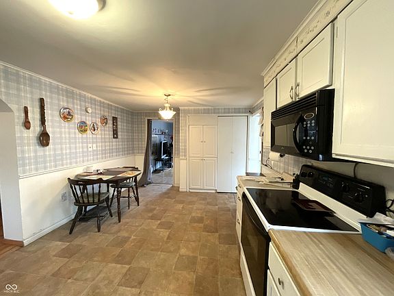 3rd image of 506 W Market St