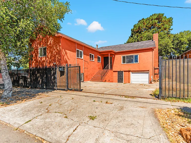 1015 82nd Ave — Photo 38