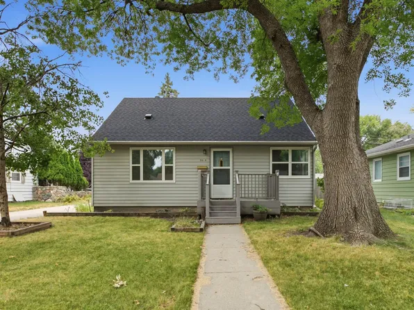 2018 8th St N, Fargo, ND 58102