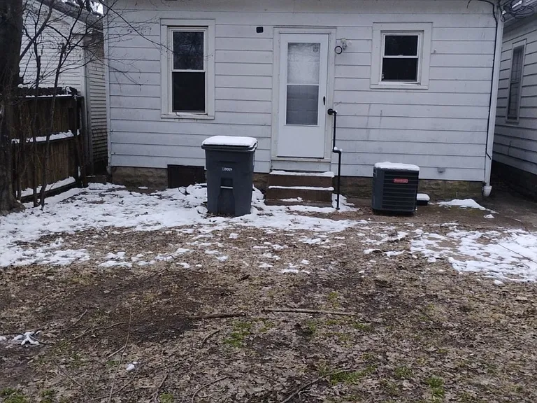 1338 E Indiana St — Photo 2