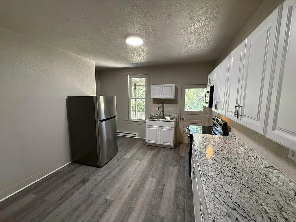 2 bed, 1.0 bath, $795 — Photo 4