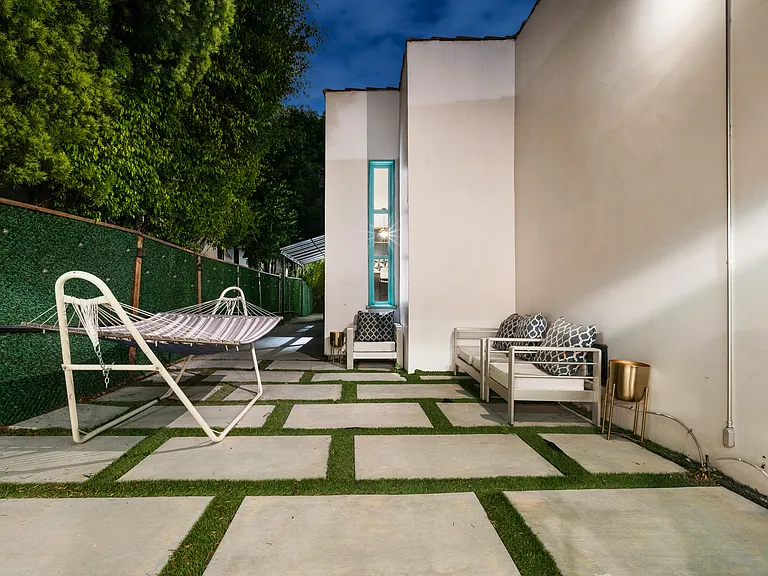 455 N Crescent Heights Blvd — Photo 56