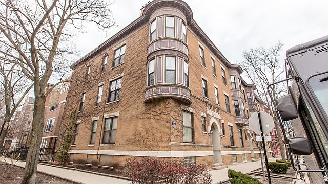 1st image of 854 W Cornelia Ave #5