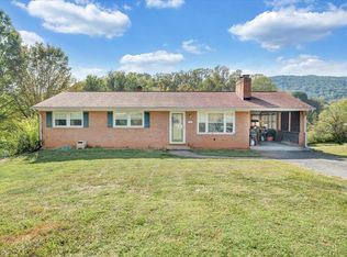 1047 Laymantown Rd, Troutville, VA 24175