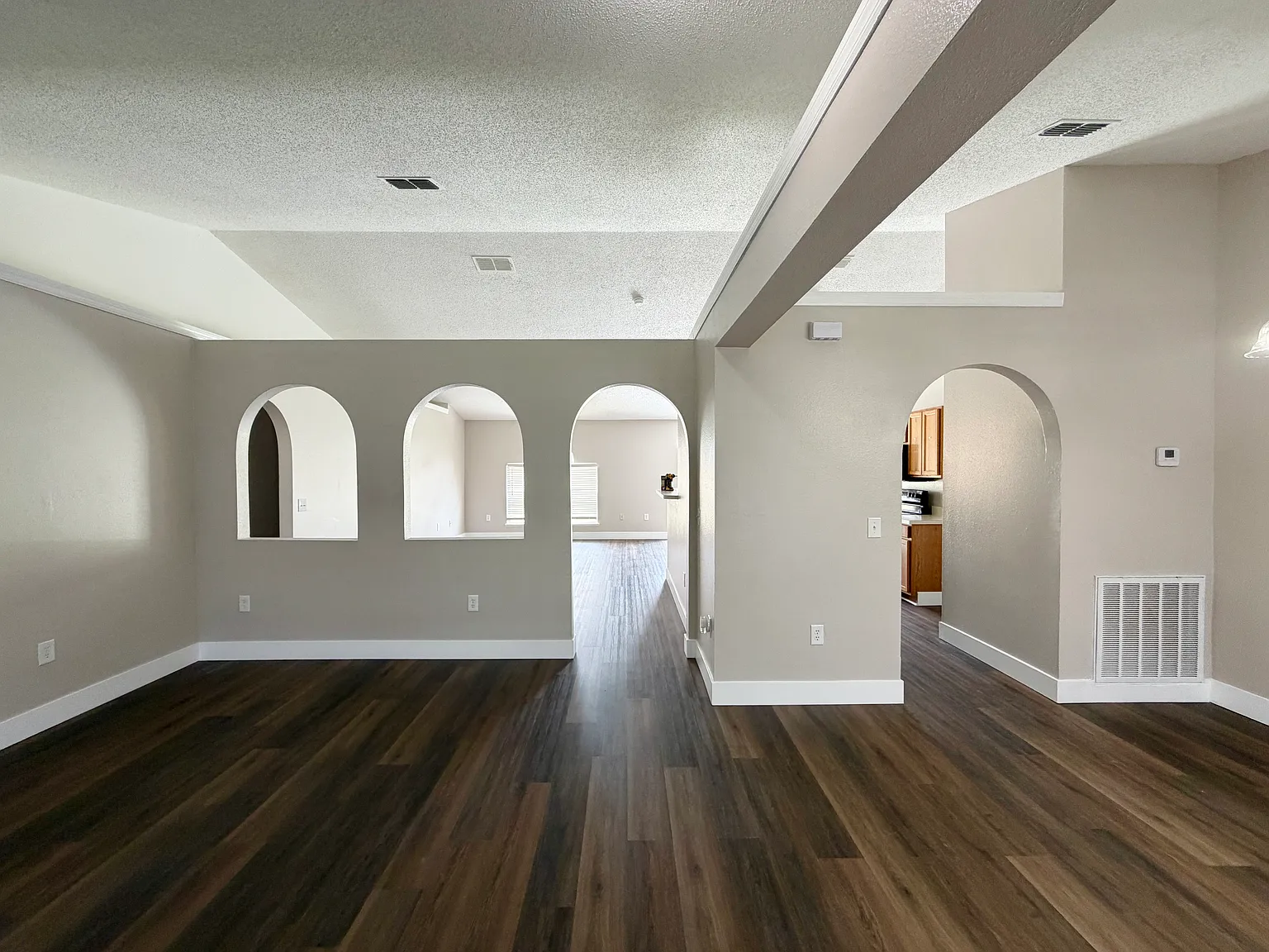 4 bed, 1829 sqft, $1,875 — Photo 3