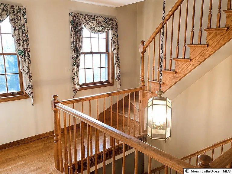 61 Honey Locust Dr — Photo 8