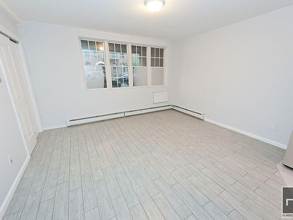 4th image of 3019 Crescent St