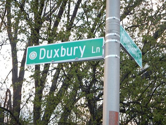 5th image of 1005 Duxbury Ln