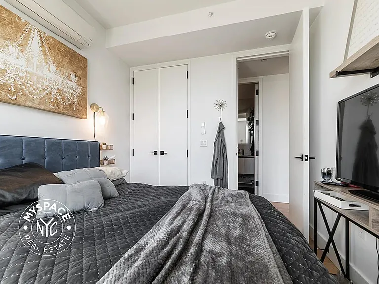 19 E 31st St #4B — Photo 6