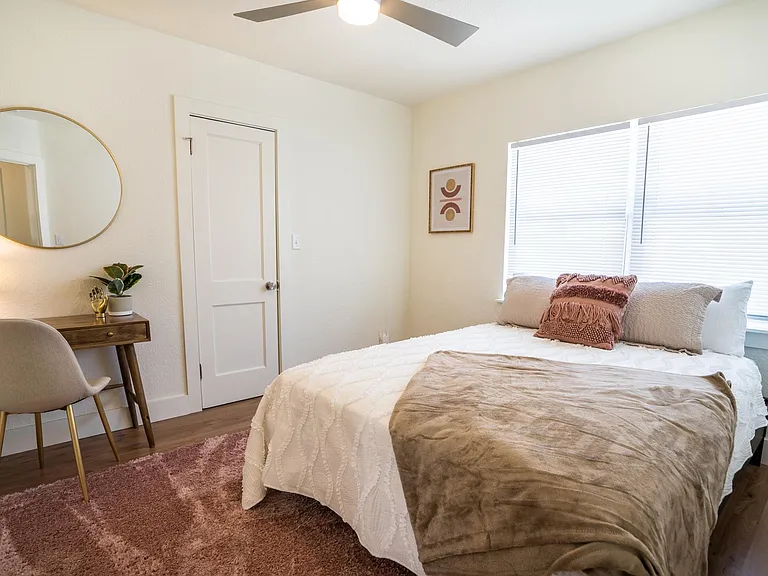 2160 Riverside Ave #7 — Photo 24