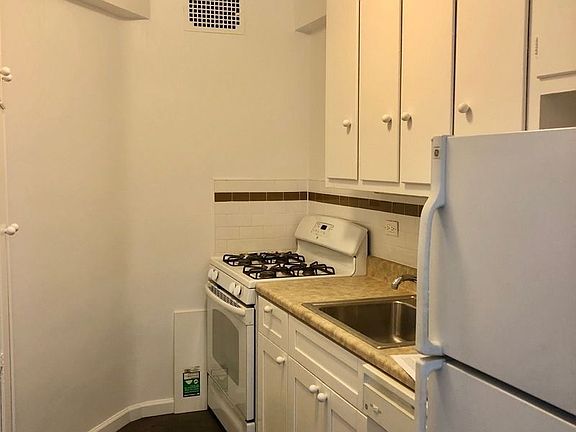 4th image of 34 Plaza St E APT 905