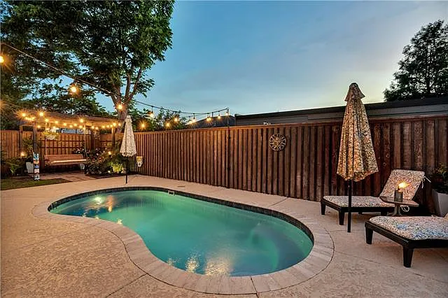 3 bed, 2.0 bath, 2213 sqft, $3,500 — Photo 2