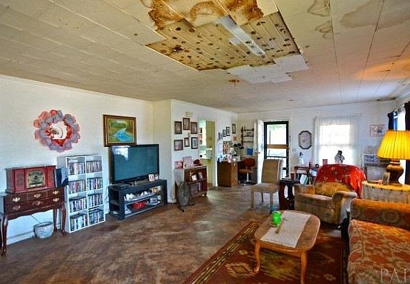 5th image of 3822 W Navy Blvd