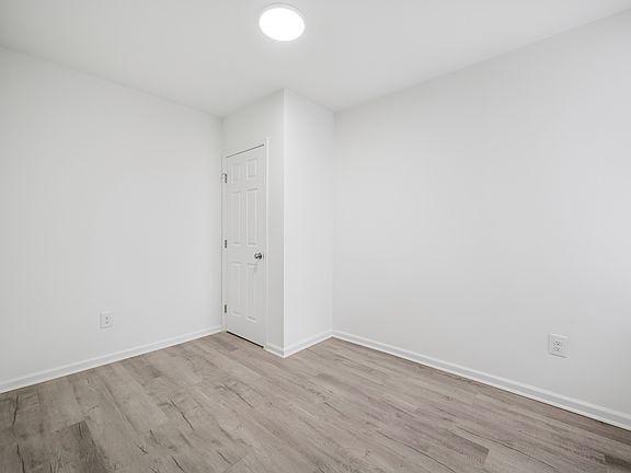 3rd image of 2846 N Stillman St