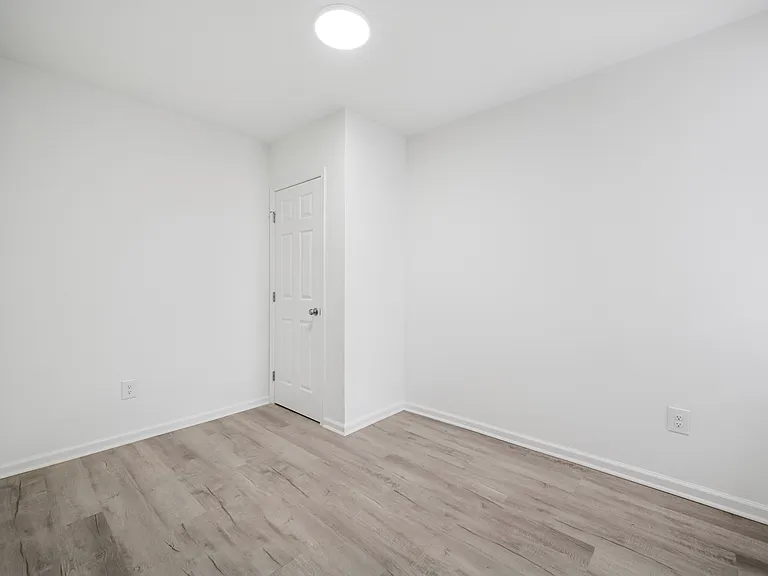 2846 N Stillman St — Photo 3