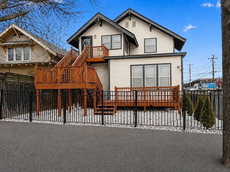 1595 Court Ave — Photo 14