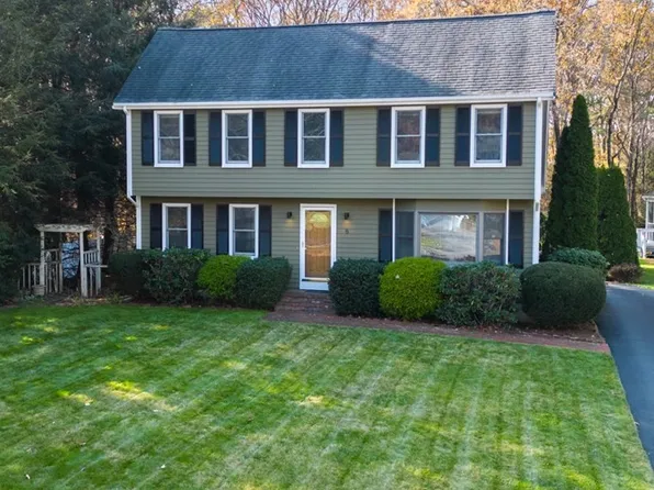 8 Granada Cir, Mansfield, MA 02048