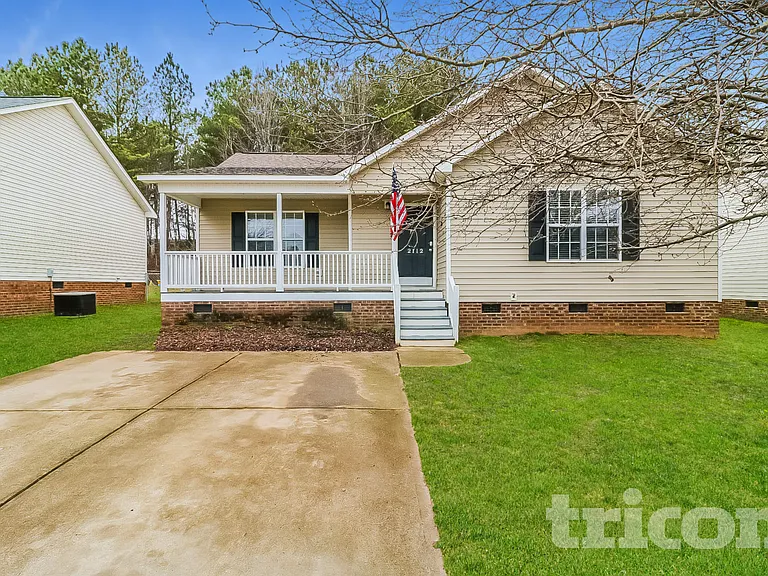 2112 McKinnon Dr — Photo 1