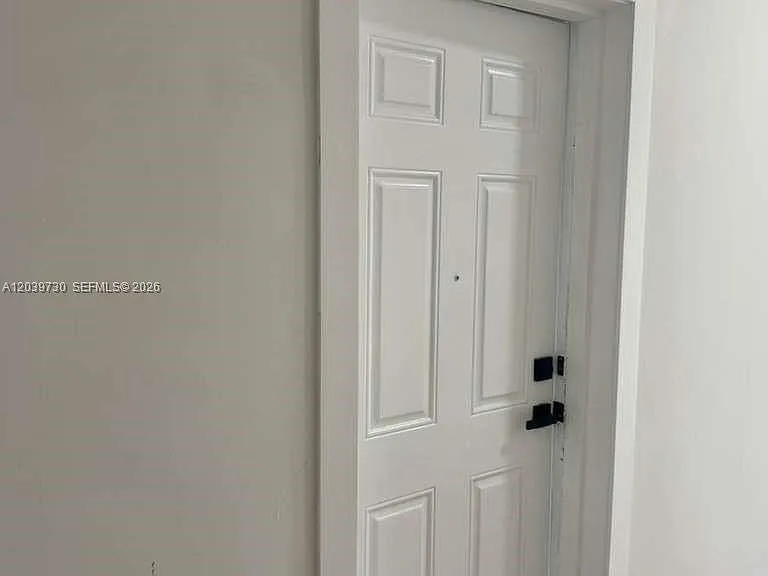 2425 SW 6th St #17 — Photo 11