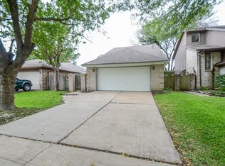 8711 Vinkins Rd, Houston, TX 77071