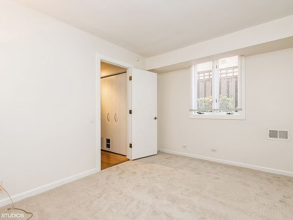 4th image of 2053 N Larrabee St #1